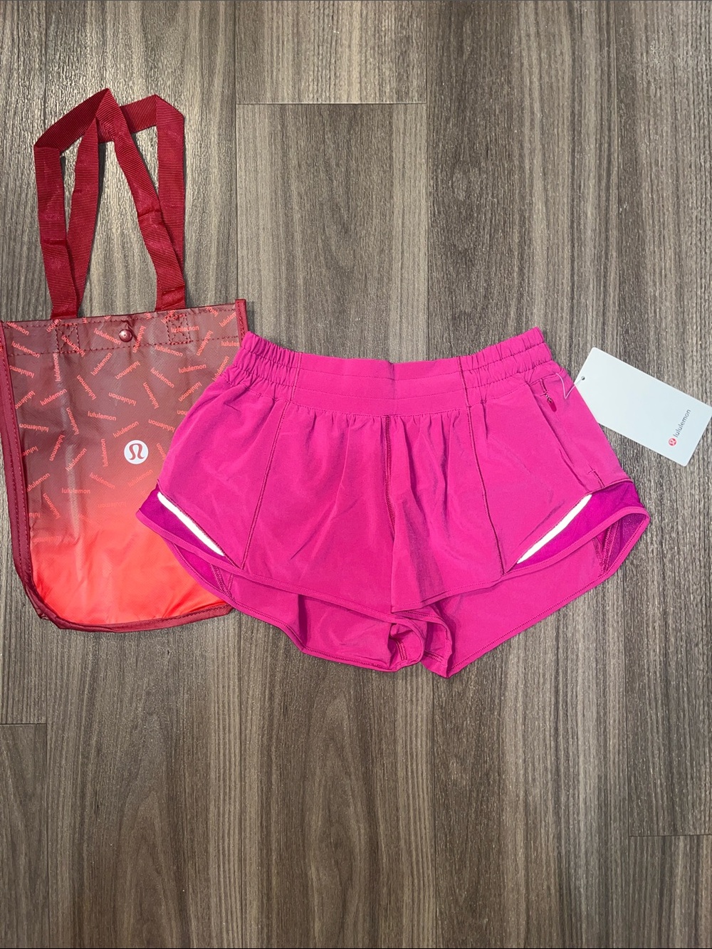 Lululemon Hotty Hot LR 2.5” Shorts